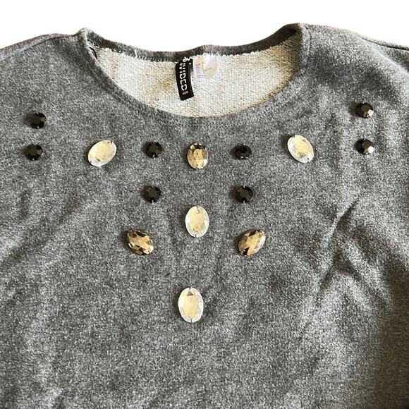 H & M Divided Size 2 Gray Jewel Embellished Knit Top Pullover Y2K - Picture 6 of 9